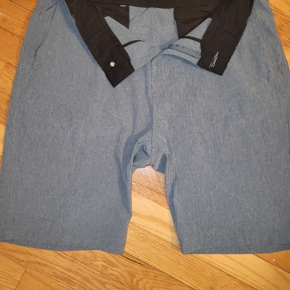 Mens Multi-Functional Hybrid Shorts - Picture 2 of 4